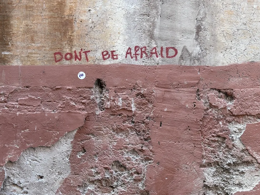 découvrez les différentes facettes des peurs, leurs origines, leur impact sur notre vie quotidienne et des conseils pour mieux les comprendre et les surmonter.