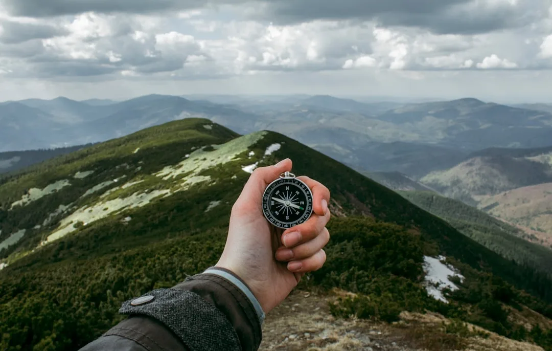 découvrez tout ce qu'il faut savoir sur la navigation : techniques, outils et conseils pour naviguer en toute sécurité et efficacité, que ce soit en mer ou sur internet.